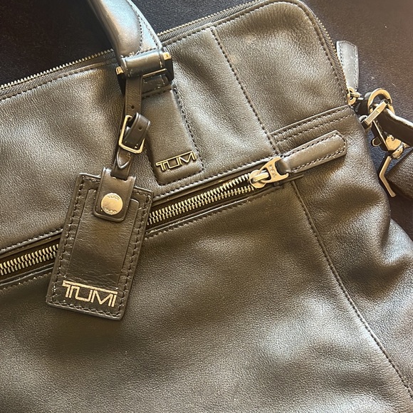 Tumi leather brief case in excellent condition. - Picture 2 of 12